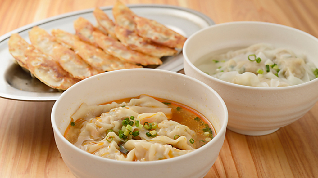 名物 焼餃子、鶏がらスープ餃子、酸辣スープ餃子