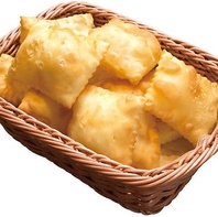 トルタフリッタ（パルマ郷土料理の揚げパン）