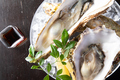 料理メニュー写真 生牡蠣２種食べ比べセット