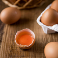 熟成たれに合う卵を厳選して味も色も濃くも濃い濃い卵を1テーブル500円で食べ放題に。
