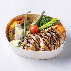 彩り豊かなわっぱ風お弁当