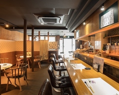 カウンターは6席ございます。