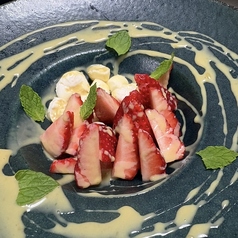 苺とモッツアレラ ピスタチオソース
