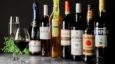 スパイス焼酎や、ソムリエが厳選したハーブに合うワインの写真