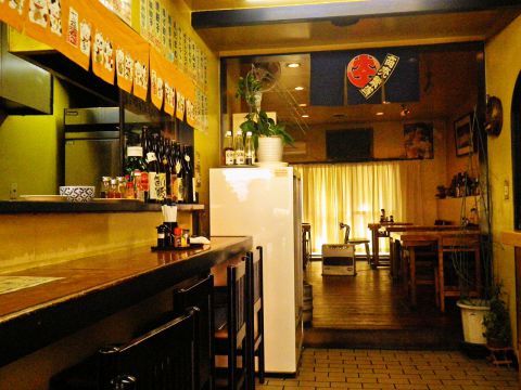 焼きそばをはじめ、定食・タイ料理など多国籍な創作料理が味わえる気軽な居酒屋。
