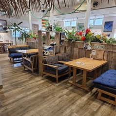 広々としたソファー席を完備しており、座り心地の良さが自慢です♪お隣との間隔もゆとりがあるため、周りを気にせずリラックスして過ごせます◎開放的な空間で、日常を忘れてのんびりとお楽しみください。