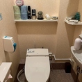 とてもトイレが綺麗です。飲食店でトイレが汚いのは、足元を掬われると思います。そして細かい事に気づけないと思います。なので、営業後は念入りにトイレ掃除をします。