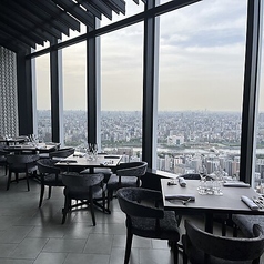 当店では、貸切も承っております。企業の飲み会や友人との大規模な集まりに最適なプライベート空間をご提供いたします。