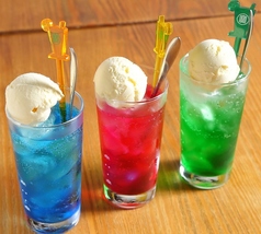 大人のクリームソーダ〈いちご〉