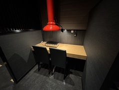 お1人様でのご利用に人気席♪カップルの方にもおすすめ♪2名掛け×2席ご準備しております。