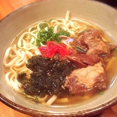 【〆の一杯】 トロトロ肉入り沖縄すばの写真