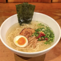 中洲で味わう、旨み澄みわたる博多塩らあめん