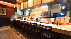 寿司屋の醍醐味であり、職人の仕事が目の前で見ることのできるカウンター席。