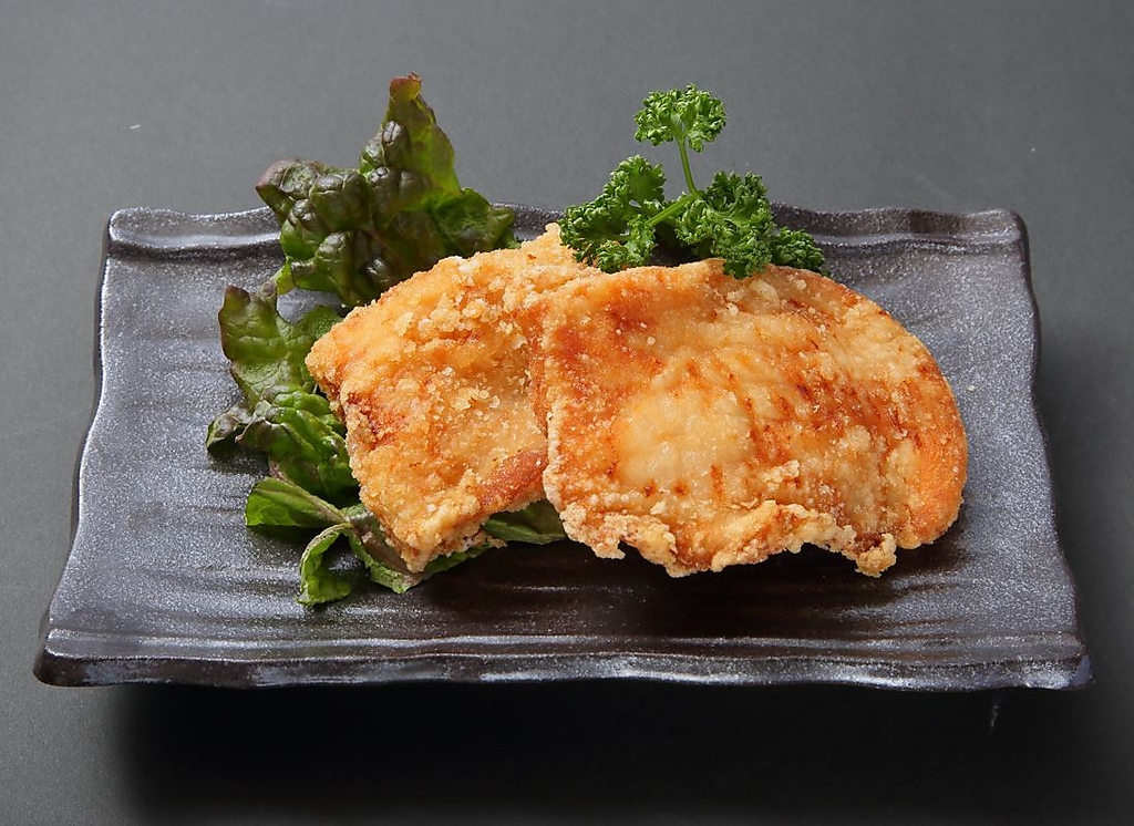 お酒のお供にぴったりな「いとチキ」♪一口食べれば肉汁がじゅわっと広がり止まらない美味しさです◎