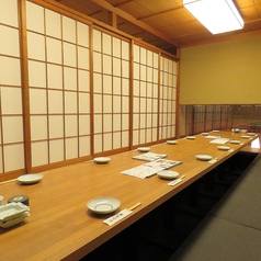 宴会席はバラバラでも利用可能、16名様までOKのテーブル3卓ございます