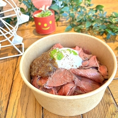 ローストビーフ丼(タマネギソース温玉)