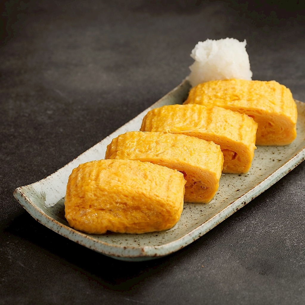 一本一本丁寧に巻き上げるおでんの出汁を使用しただし巻き卵◎