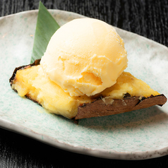 熱々さつまいもデザート　バニラアイス添え