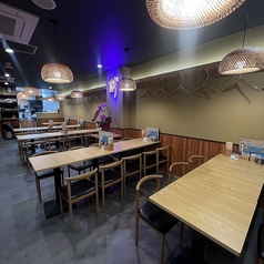 広々としたテーブル席は、宴会や女子会にもぴったりです！美味しい料理を囲みながら、リラックスした雰囲気で楽しいひとときを過ごすことができます。特別なひとときをぜひお楽しみください。