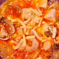 【旨辛！】チーズスンドゥブチゲ鍋 1078円(税込)