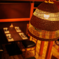 当店自慢の和風個室は、家族や友人とのお食事や、会社の宴会など、様々なシーンでご利用いただけます。和の雰囲気を感じるお部屋で、美味しい料理をお楽しみください。