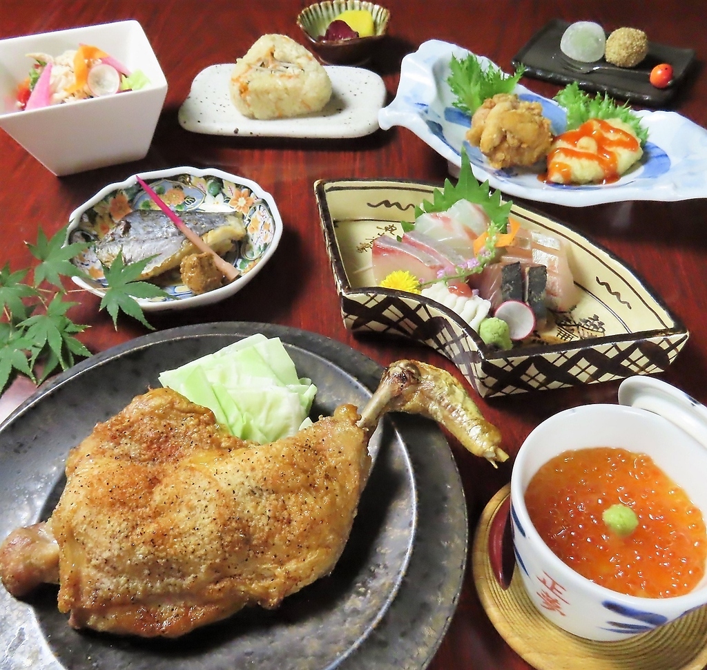 嬉しい１人１皿提供♪人気の「骨付き鶏」のコース2時間飲み放題付5500円～