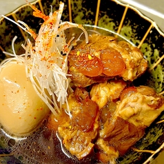 当店の人気メニューとろとろ豚なんこつ煮込み　半熟煮玉子と