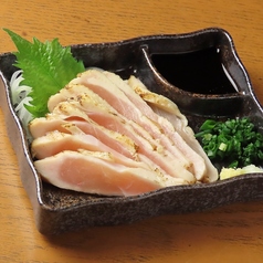 鮮度抜群の「地鶏タタキ」から「国産牛ユッケ」まで勢揃いの写真