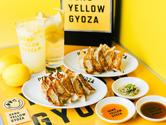 餃子と自家製レモンサワー！1杯目はイエローで決まり♪