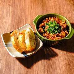 牛すじの味噌デミグラス煮込み(バケット付)