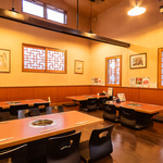 ゆったりくつろげるお座敷席あり！家族連れやご宴会にも最適◎心温まるひとときをお過ごしください。