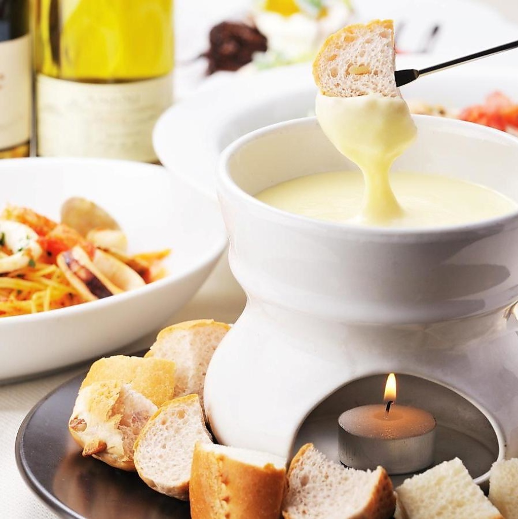《創業の頃からの人気メニュー☆》チーズフォンデュの進化版『クリームフォンデュ』は外せない！