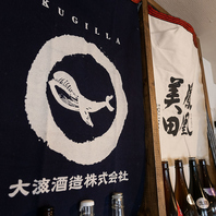 元捕鯨船乗組員のオーナーこだわりの店内