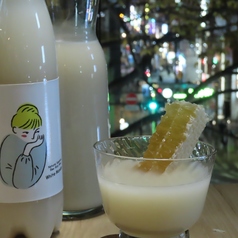 食事と一緒に楽しめるマッコリと心温まる伝統茶