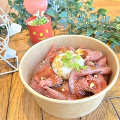 ローストビーフ丼(トリュフソース)