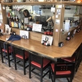 おひとり様でのご来店も大歓迎！少人数でのご利用に最適なカウンター席が10卓ございます。肩肘張らず、自分だけの時間をゆっくりとお過ごしください◎読書をしたり、考え事をしたり、思い思いの時間をお過ごしいただけます。
