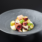 一品料理もお酒にピッタリ合う料理ばかり。バリエーション豊富なドリンクでお好きな料理が愉しめる♪