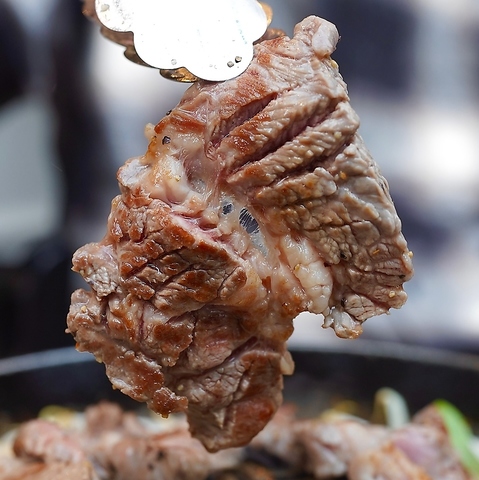 極上の厚切りラム肉を堪能！臭みのない柔らかなお肉と秘伝のタレが食欲をそそります★