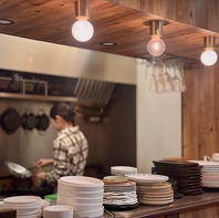 会話を邪魔しない大人の距離感