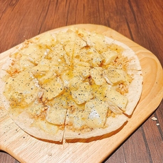 カマンベールとナッツのハニーピザ