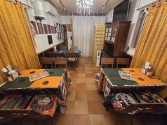 2F 明るく、落ち着いた雰囲気です♪テーブルとイスは自由に設置できるので、2名様~最大20名様まで対応できます。小宴会から大きな貸切パーティーまで柔軟に対応出来ます。