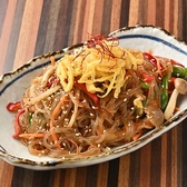 キムチ、チャプチェ、チヂミなど定番から創作メニューまで多彩にご用意。どの料理も本場の味わいを再現し、心もお腹も満たしてくれます。