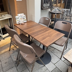 テラス席は、4名席×4卓ございます。春先の暖かくなるシーズンにおススメです！EKIZO神戸三宮に入っております♪