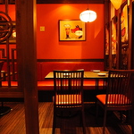 間接照明や店内の飾りがお洒落です。日本でははなかなか目にできない独特の雰囲気に包まれています。