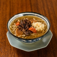 伊江島小麦を練り込んだそば麺で作る沖縄そばもぜひ。