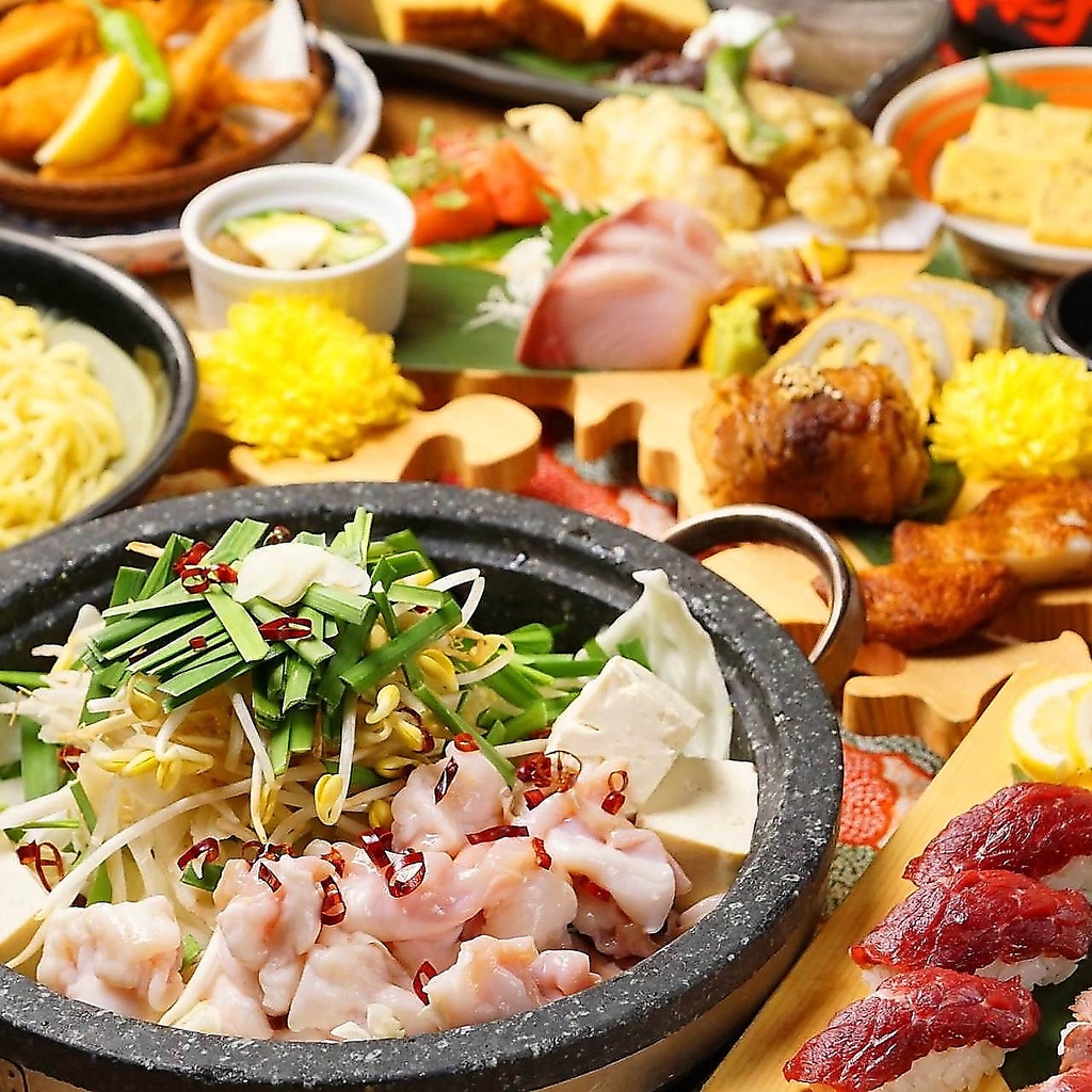 【人気の石焼もつ鍋】ぷりぷりのもつが石焼鍋で焼くことで香ばしさが加わり、一味違った美味しさに！