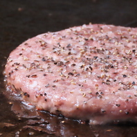 パティに使用するお肉は、AUS産【アンガス牛100％】