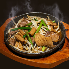 【期間限定】鉄板スタミナもつ炒め