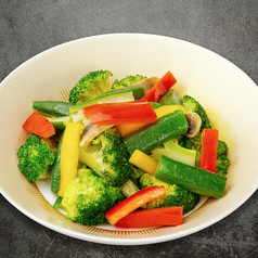オリーブオイルで仕上げた季節の野菜