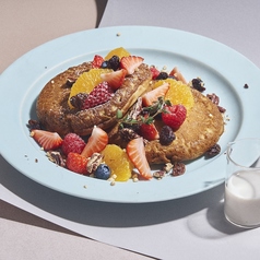 フルーツとナッツのグルテンフリーパンケーキ